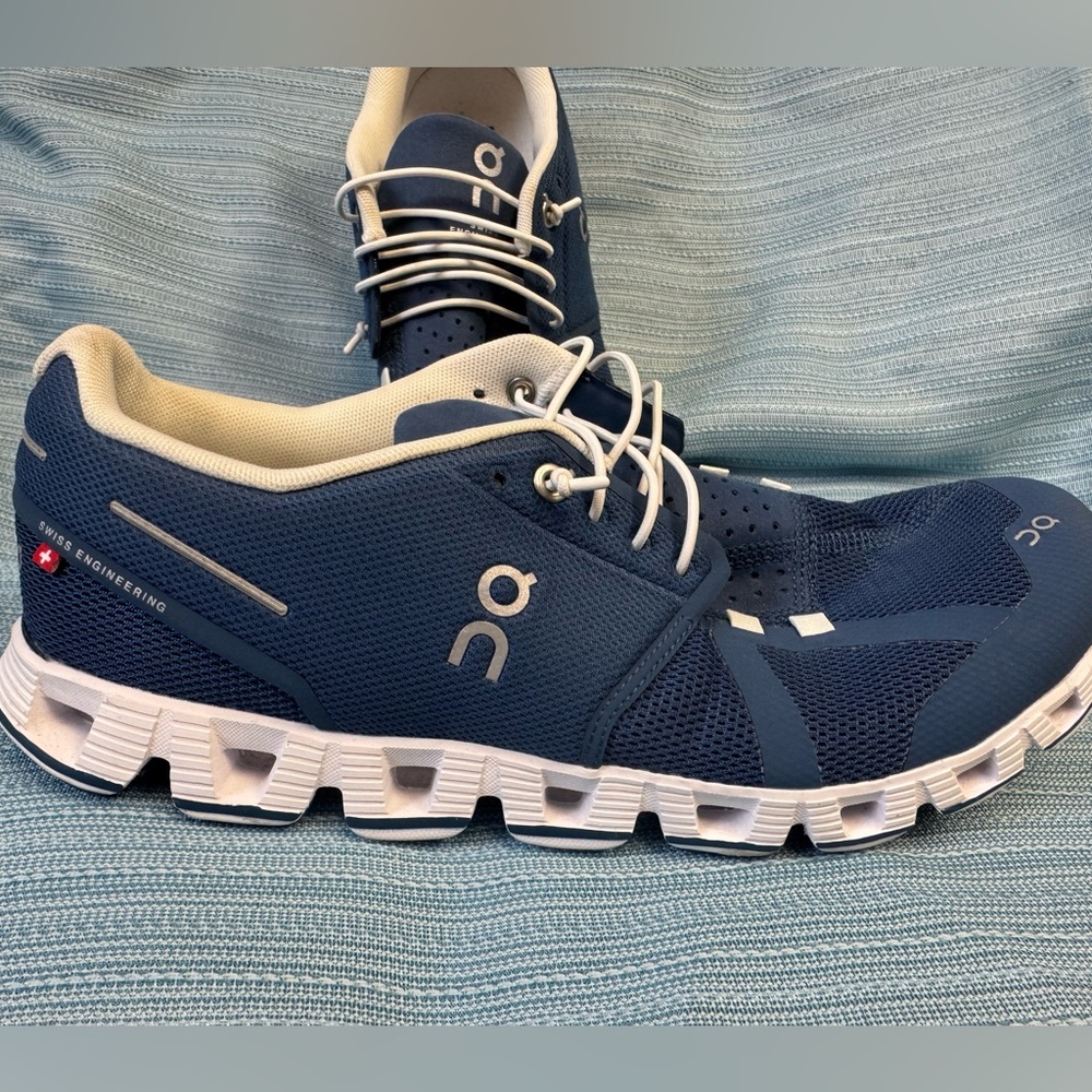 On Cloud Running Shoes size 10 - Picture 3 of 4